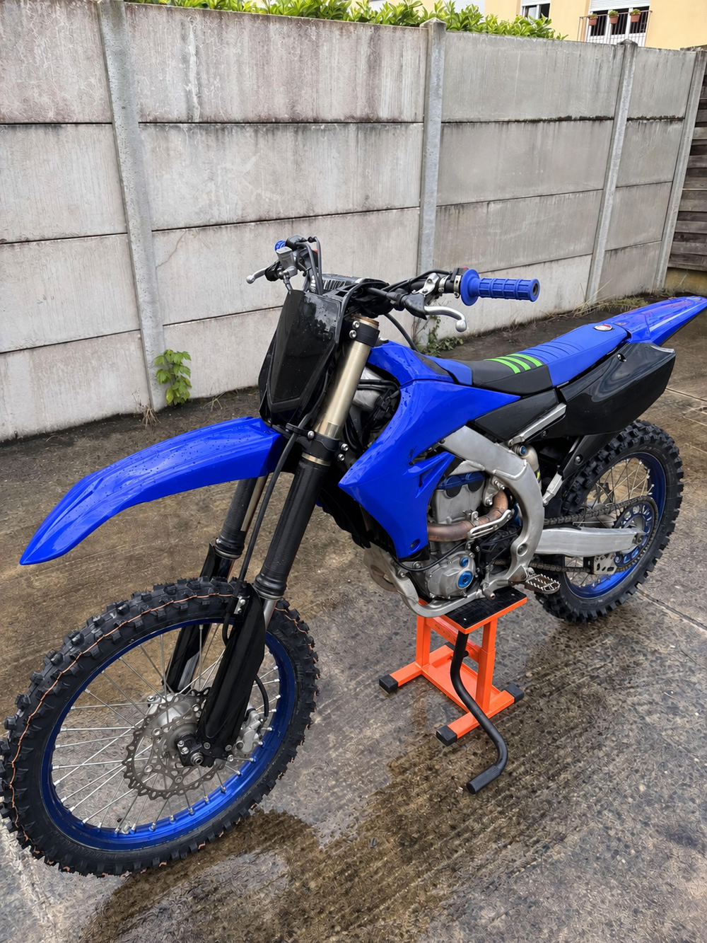Avant — simulation de la moto sans kit